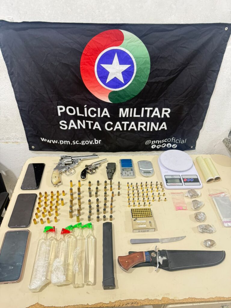 Polícia Militar apreende armas, 167 munições e drogas durante ocorrência em Bombinhas policia-militar-apreende-armas,-167-municoes-e-drogas-durante-ocorrencia-em-bombinhas