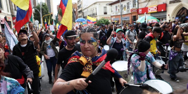 Colômbia vive protestos contra o governo de La Espriella colombia-vive-protestos-contra-o-governo-de-la-espriella
