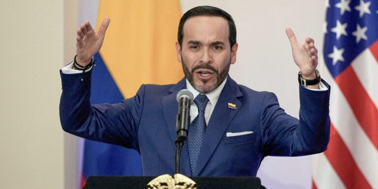 Governo da Colômbia assina decreto que criminaliza protestos sociais governo-da-colombia-assina-decreto-que-criminaliza-protestos-sociais