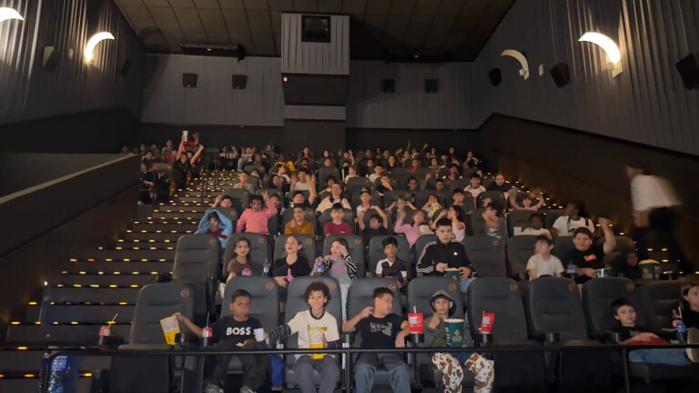 criancas-atendidas-pelo-doce-cuidar-de-itapema-participam-de-tarde-especial-no-cinema