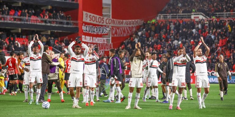 Sem chutar a gol na Argentina, Flamengo sobrevive na Libertadores sem-chutar-a-gol-na-argentina,-flamengo-sobrevive-na-libertadores