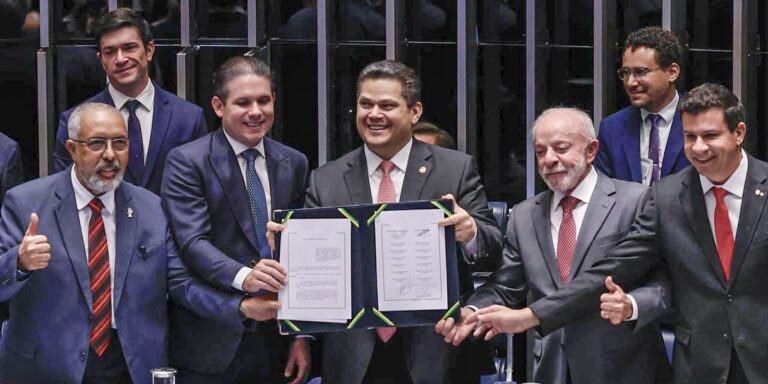 Alcolumbre homenageia Paim no fim da 6×1; entenda motivo alcolumbre-homenageia-paim-no-fim-da-6×1;-entenda-motivo