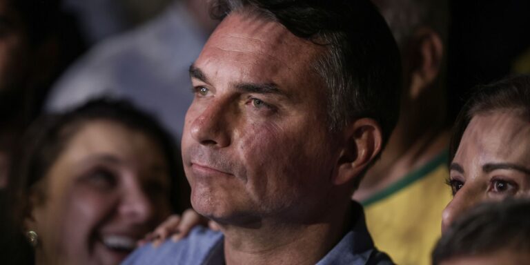 Em sabatina, Flávio não explica propostas e faz acusações sem provas em-sabatina,-flavio-nao-explica-propostas-e-faz-acusacoes-sem-provas