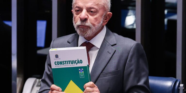 Lula faz campanha em MG e celebra fim da jornada 6×1 lula-faz-campanha-em-mg-e-celebra-fim-da-jornada-6×1