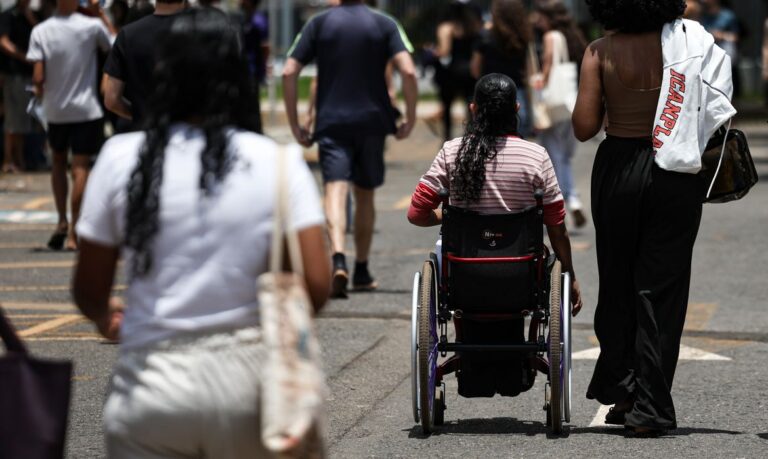 enem-2026:-estudantes-tem-ate-domingo-para-escolher-idioma-da-prova