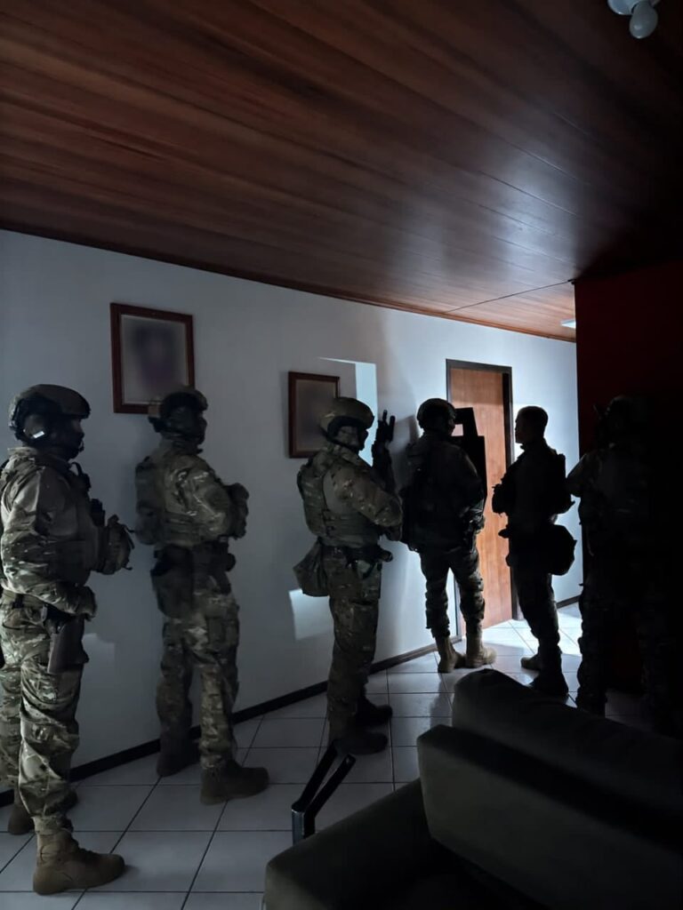 bope-resgata-menina-de-4-anos-mantida-em-carcere-privado-pelo-proprio-pai-em-barra-velha