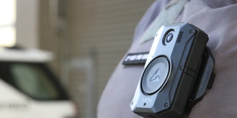 Policiais do RJ devem ter novas câmeras corporais em março de 2027 policiais-do-rj-devem-ter-novas-cameras-corporais-em-marco-de-2027