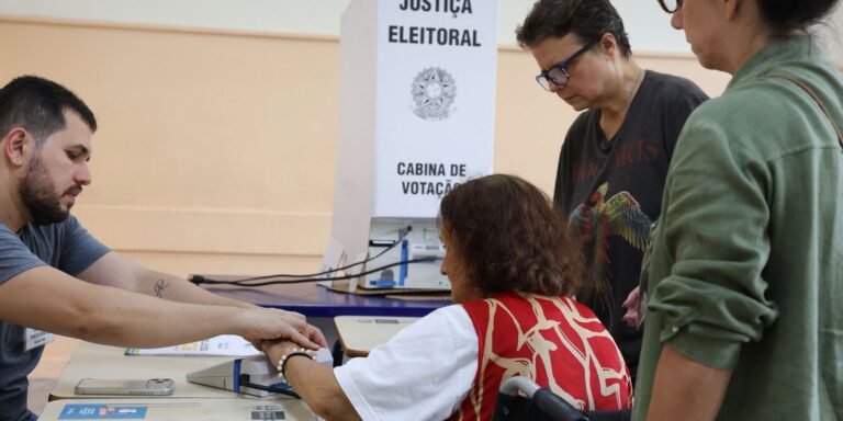 Primeiro turno contou com 43% mais eleitores de ao menos 70 anos primeiro-turno-contou-com-43%-mais-eleitores-de-ao-menos-70-anos