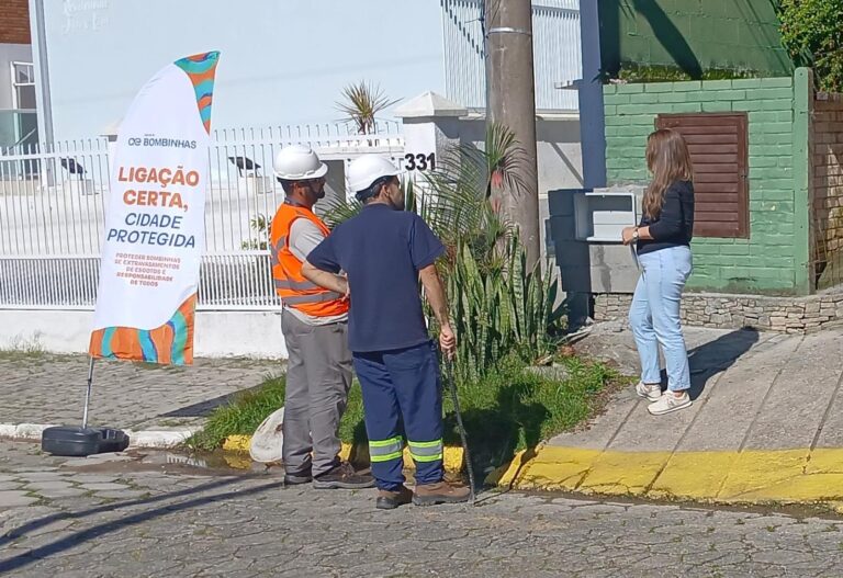 ligacao-certa,-cidade-protegida:-aguas-de-bombinhas-realiza-mais-de-380-visitas-porta-a-porta