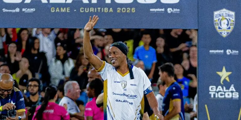 Ronaldinho Gaúcho anuncia volta aos gramados pelo italiano Ravenna ronaldinho-gaucho-anuncia-volta-aos-gramados-pelo-italiano-ravenna