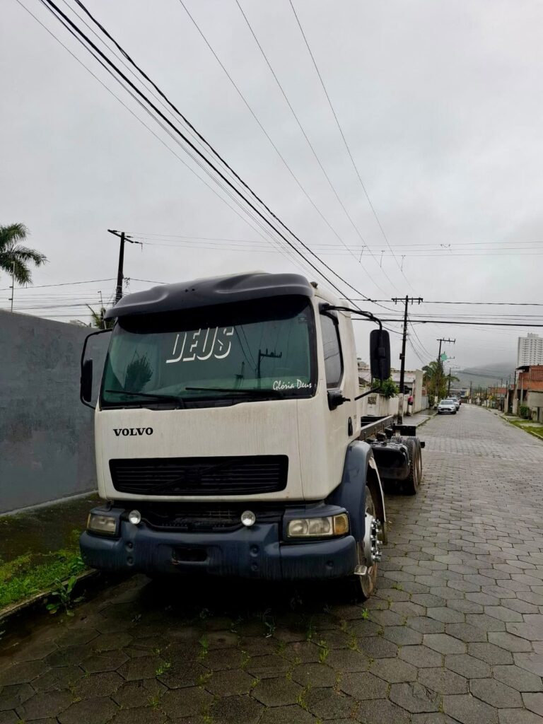 guarda-municipal-recupera-caminhao-com-registro-de-furto-ou-roubo-em-porto-belo