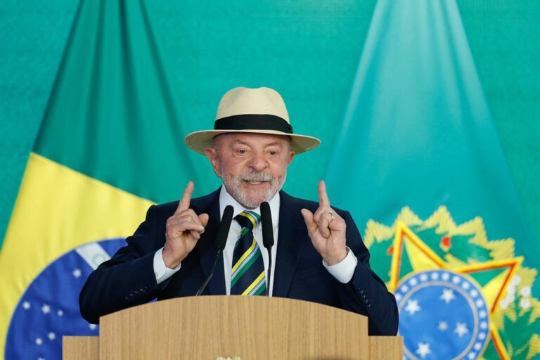 Lula é reeleito presidente do Brasil para quarto mandato lula-e-reeleito-presidente-do-brasil-para-quarto-mandato