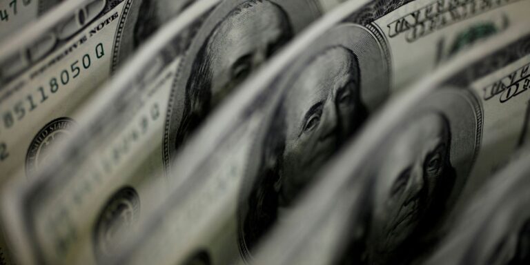 dolar-sobe-8,21%,-e-bolsa-cai-13,88%-apos-reeleicao-de-lula