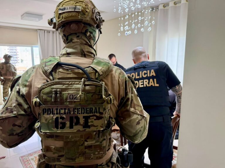 PF investiga extração ilegal de madeira e suspeita de propina a policial em SC pf-investiga-extracao-ilegal-de-madeira-e-suspeita-de-propina-a-policial-em-sc