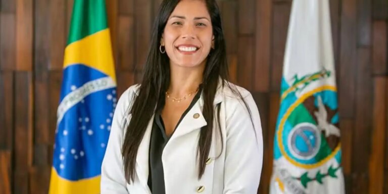 Justiça proíbe deputada de incentivar demissão de opositores justica-proibe-deputada-de-incentivar-demissao-de-opositores
