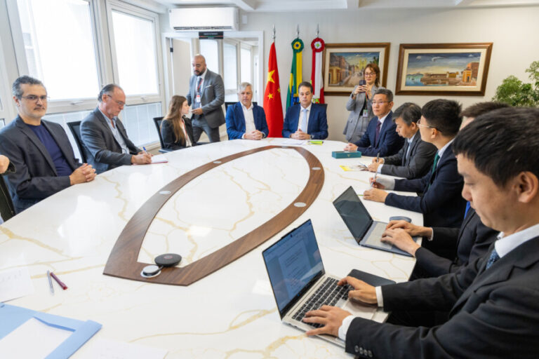 delegacao-chinesa-discute-parcerias-com-santa-catarina-e-possivel-instalacao-do-instituto-confucio